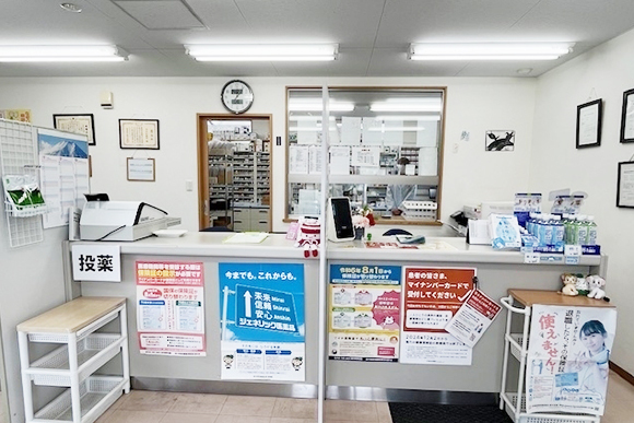 コスモ薬局内観